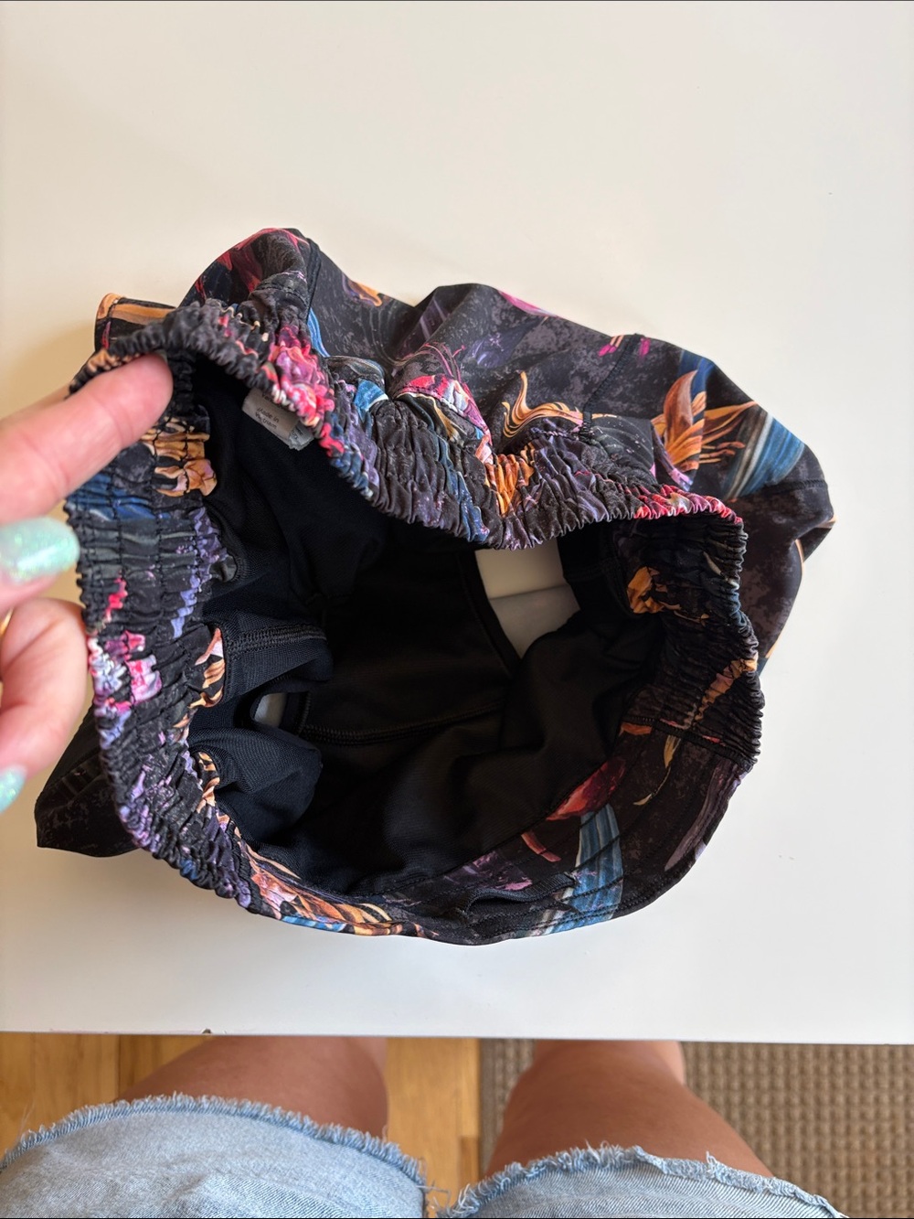 Lululemon Hotty Hot Black Floral Women's Running Shorts size 4 - Picture 6 of 6